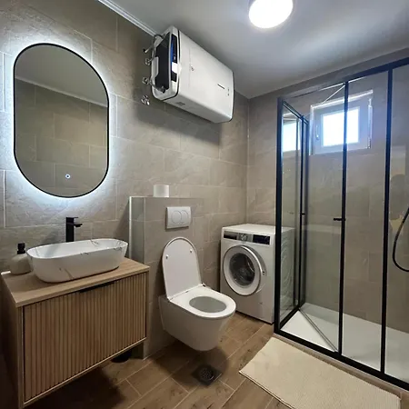 Nikola アパート スクラーディン